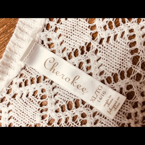 SOLD! Cherokee White Crocheted Bolero - Picture 5 of 5